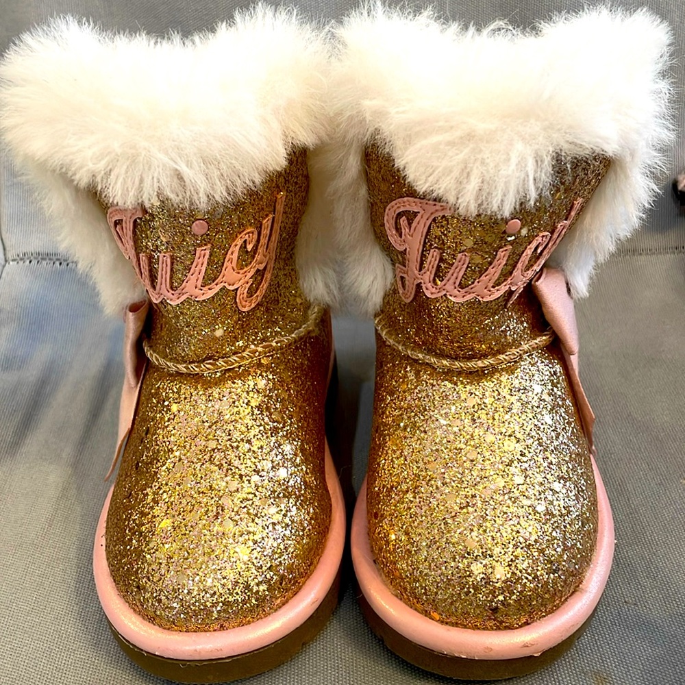 Juicy fur boots size 6